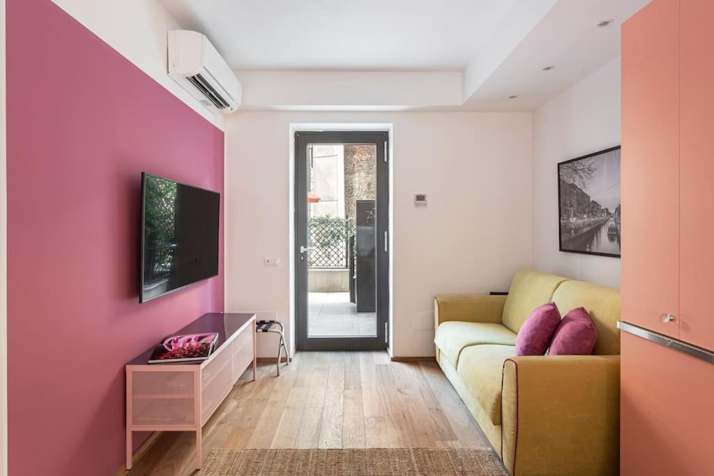 Amazing Apartment In Duomo Милан Экстерьер фото